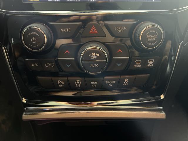 Photo of 2020 Bright White Clearcoat Jeep Grand Cherokee