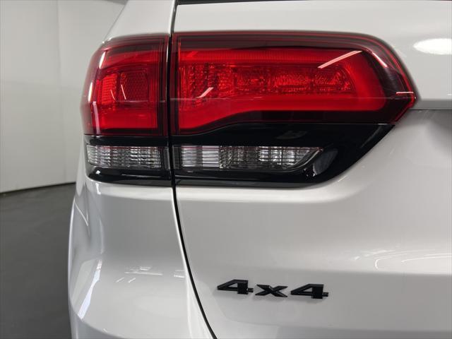 Photo of 2020 Bright White Clearcoat Jeep Grand Cherokee