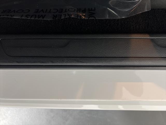 Photo of 2020 Bright White Clearcoat Jeep Grand Cherokee