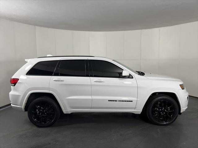 Photo of 2020 Bright White Clearcoat Jeep Grand Cherokee