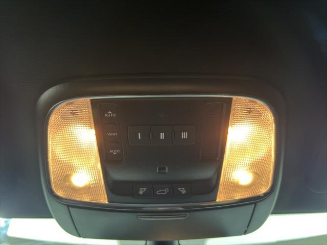 Photo of 2020 Bright White Clearcoat Jeep Grand Cherokee