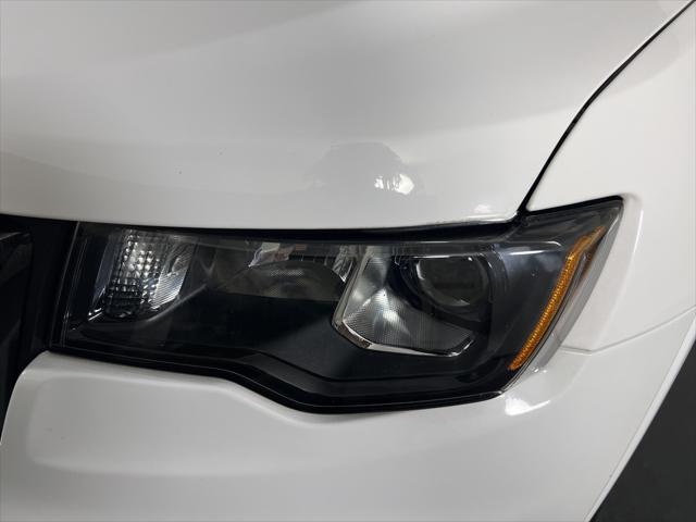 Photo of 2020 Bright White Clearcoat Jeep Grand Cherokee