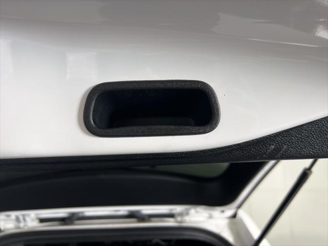 Photo of 2020 Bright White Clearcoat Jeep Grand Cherokee