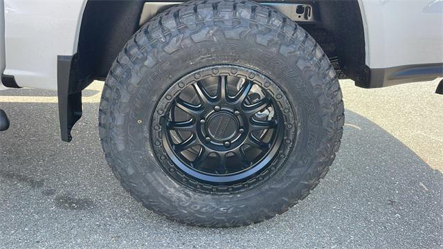 Photo of 2025 Summit White Chevrolet Colorado