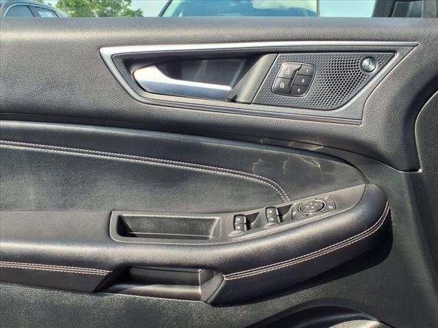 Photo of 2022 Blue Metallic Ford Edge
