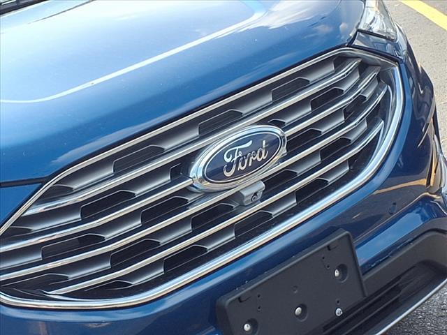 Photo of 2022 Blue Metallic Ford Edge