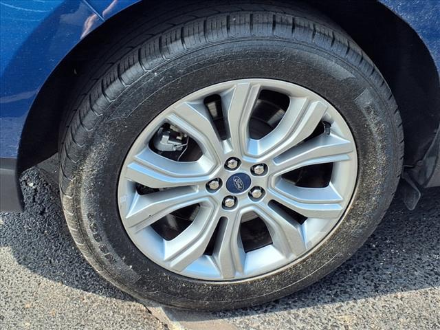 Photo of 2022 Blue Metallic Ford Edge