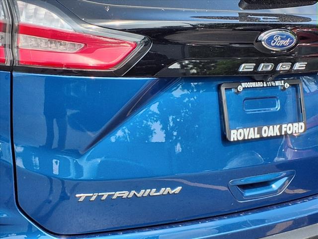 Photo of 2022 Blue Metallic Ford Edge