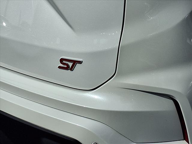 Photo of 2022 Star White Metallic Tri-Coat Ford Edge