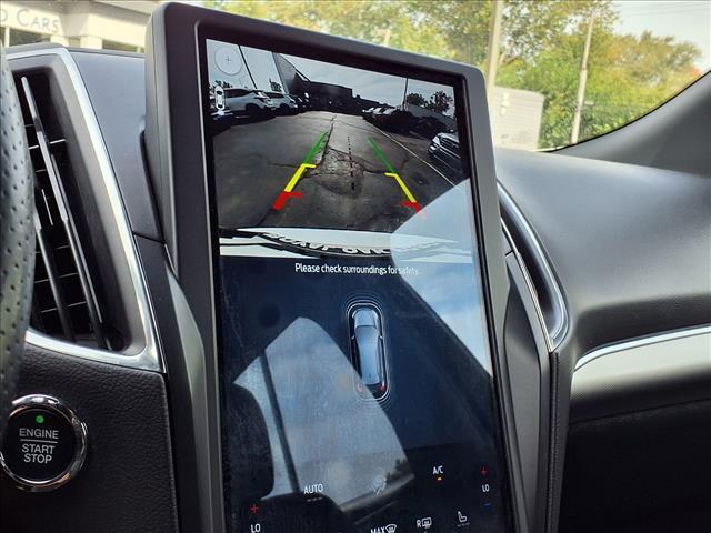 Photo of 2022 Star White Metallic Tri-Coat Ford Edge