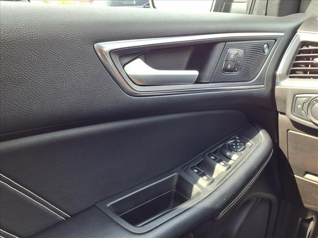 Photo of 2022 Star White Metallic Tri-Coat Ford Edge