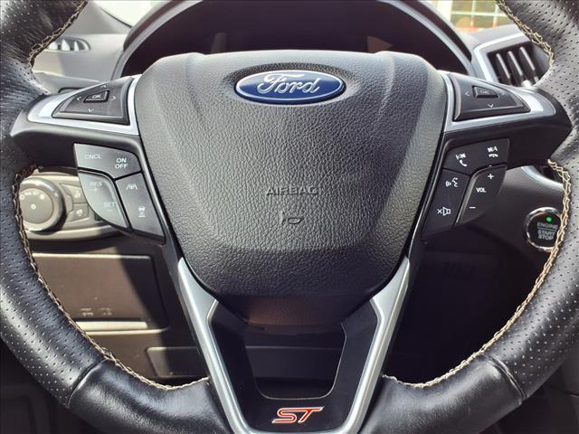 Photo of 2022 Star White Metallic Tri-Coat Ford Edge