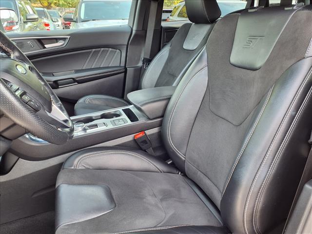 Photo of 2022 Star White Metallic Tri-Coat Ford Edge