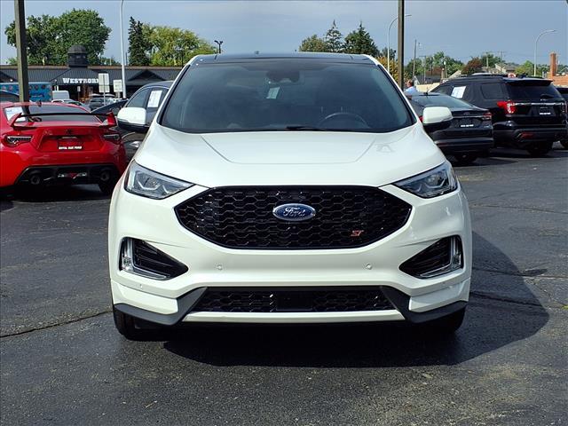 Photo of 2022 Star White Metallic Tri-Coat Ford Edge