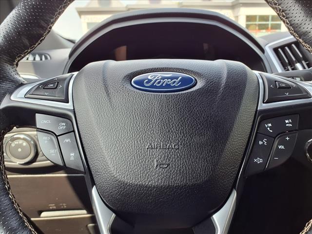 Photo of 2022 Star White Metallic Tri-Coat Ford Edge
