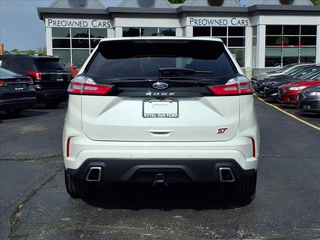 Photo of 2022 Star White Metallic Tri-Coat Ford Edge