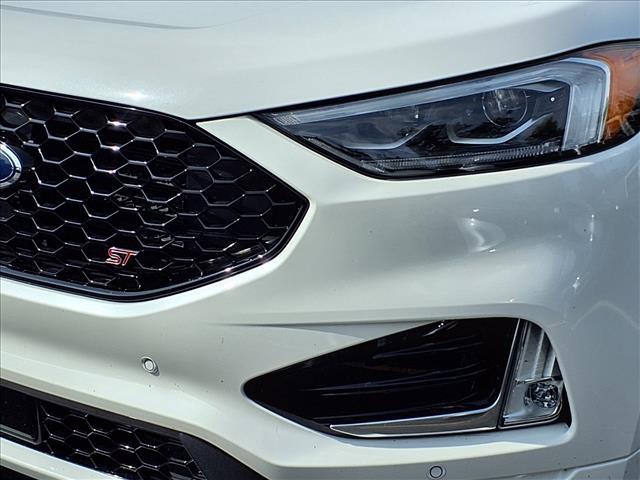 Photo of 2022 Star White Metallic Tri-Coat Ford Edge
