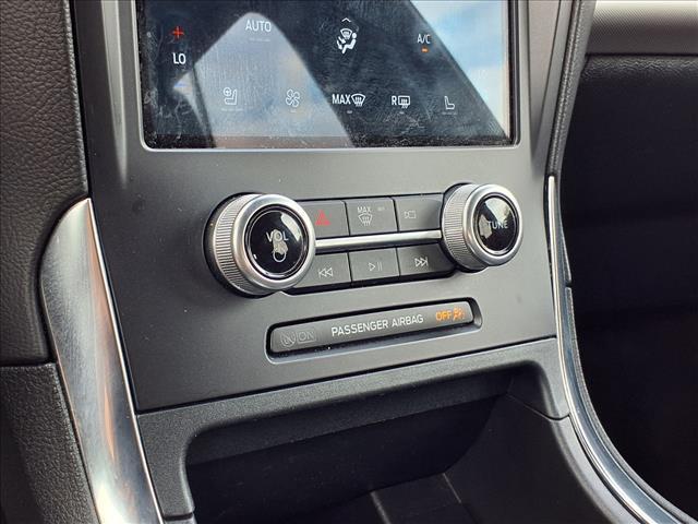 Photo of 2022 Star White Metallic Tri-Coat Ford Edge