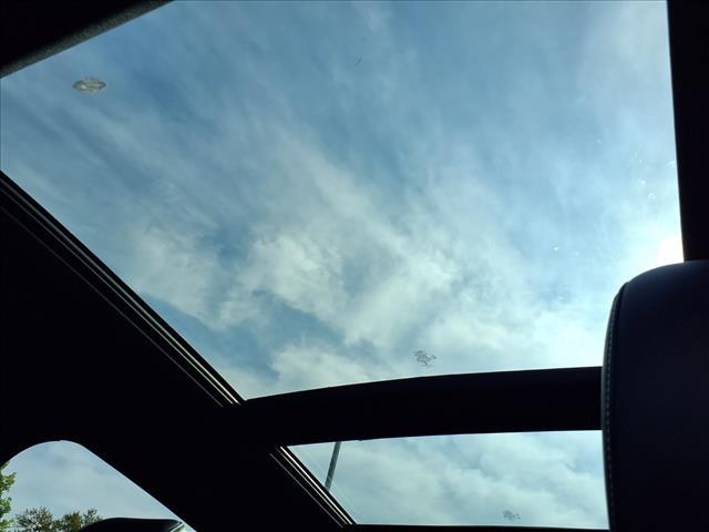 Photo of 2022 Star White Metallic Tri-Coat Ford Edge