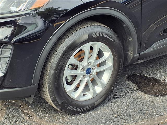 Photo of 2022 Black Metallic Ford Escape