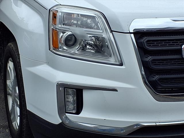Photo of 2017 Summit White GMC Terrain