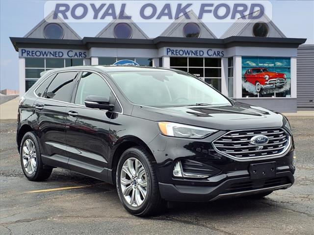 Photo of 2022 Agate Black Metallic Ford Edge