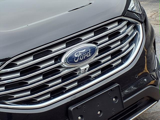 Photo of 2022 Agate Black Metallic Ford Edge