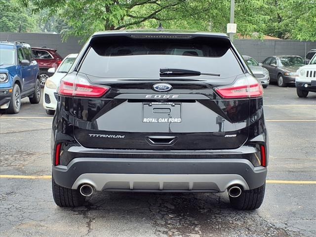 Photo of 2022 Agate Black Metallic Ford Edge