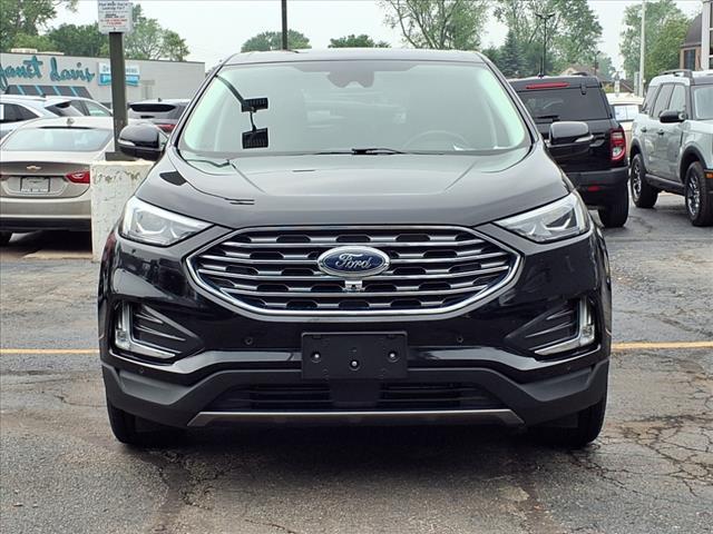 Photo of 2022 Agate Black Metallic Ford Edge
