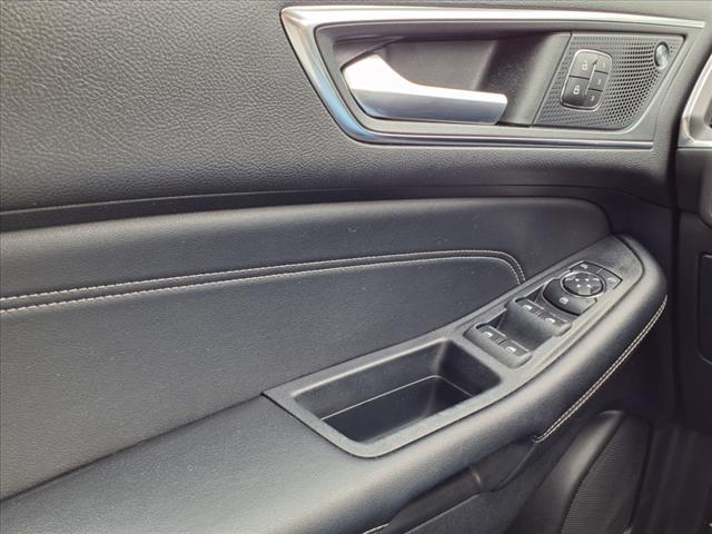 Photo of 2022 Agate Black Metallic Ford Edge