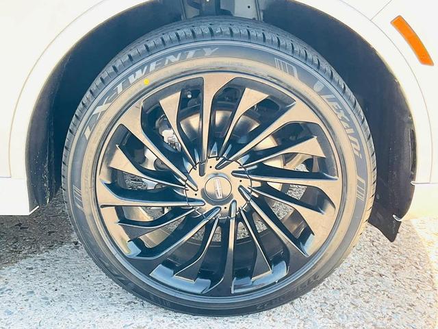 Photo of 2022 Pristine White Metallic Tri-Coat Lincoln Aviator