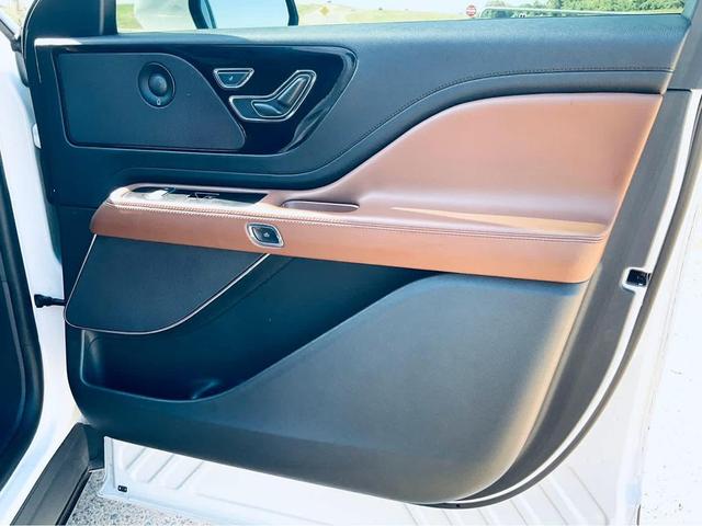 Photo of 2022 Pristine White Metallic Tri-Coat Lincoln Aviator