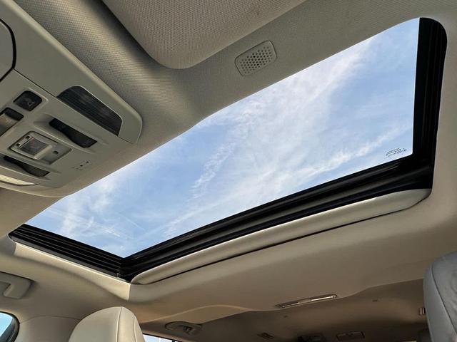Photo of 2022 Wind Chill Pearl Toyota Highlander