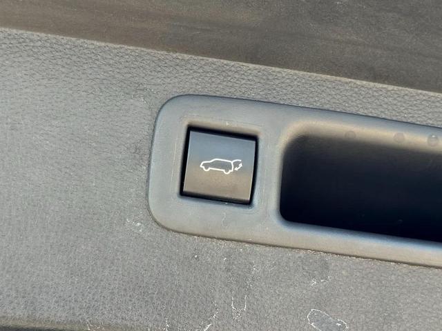 Photo of 2022 Wind Chill Pearl Toyota Highlander