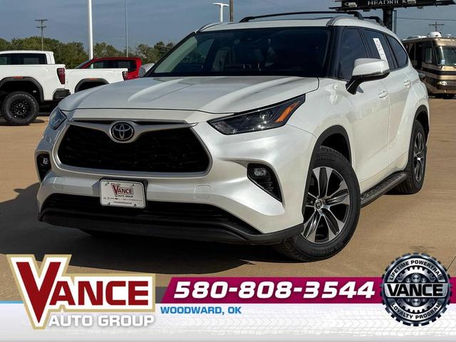 Photo of 2022 Wind Chill Pearl Toyota Highlander