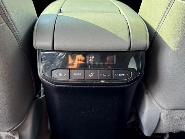 Photo of 2022 Wind Chill Pearl Toyota Highlander