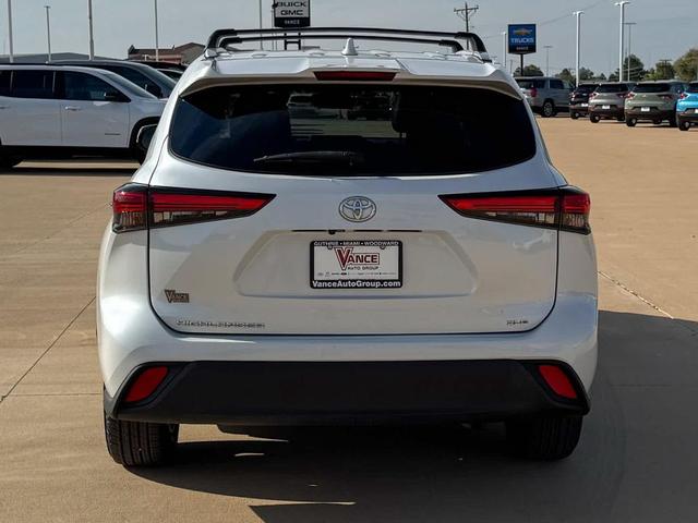 Photo of 2022 Wind Chill Pearl Toyota Highlander
