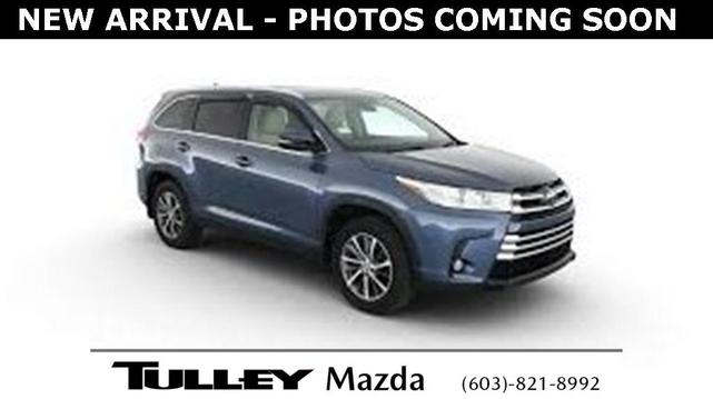 Photo of 2019 Shoreline Blue Pearl Toyota Highlander