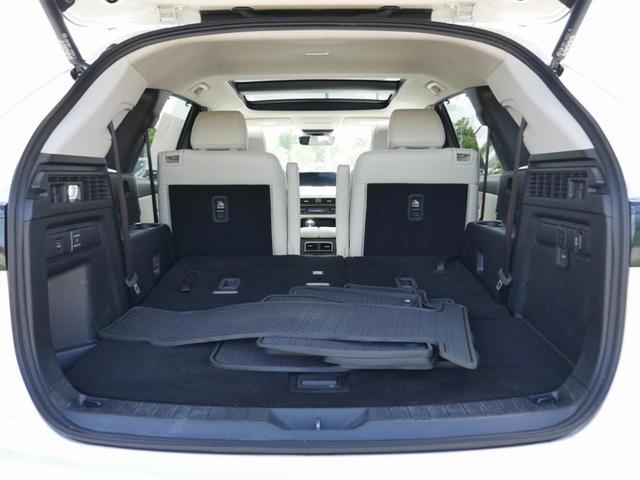 Photo of 2024 Rhodium White Metallic Mazda CX-90 PHEV