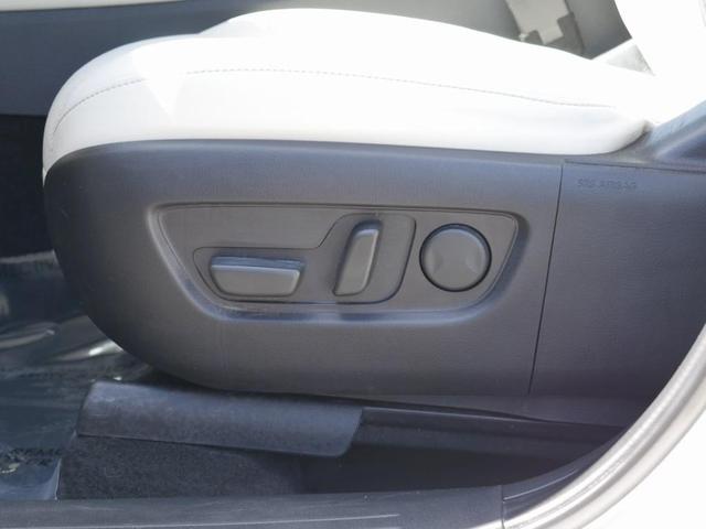 Photo of 2024 Rhodium White Metallic Mazda CX-90 PHEV