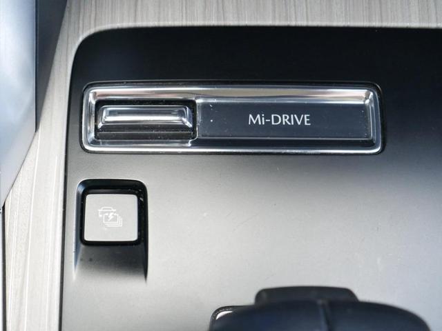 Photo of 2024 Rhodium White Metallic Mazda CX-90 PHEV