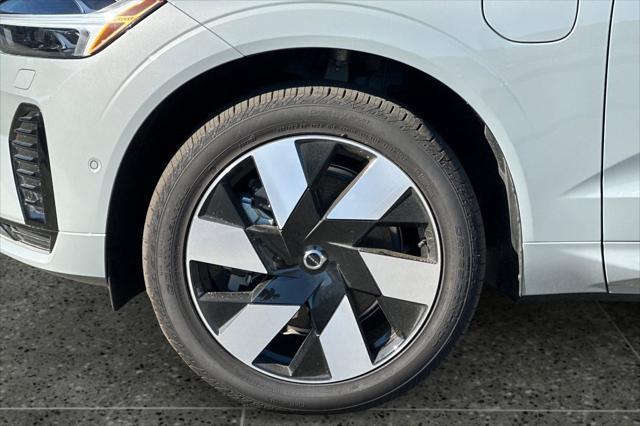 Photo of 2025 Grey Volvo XC60 Plug-In Hybrid