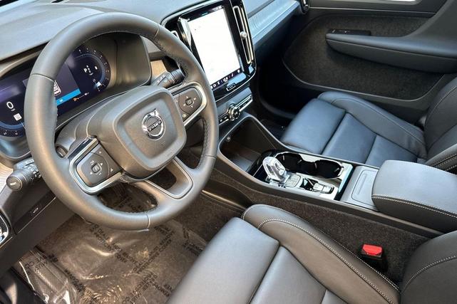 Photo of 2025 Silver Volvo XC40