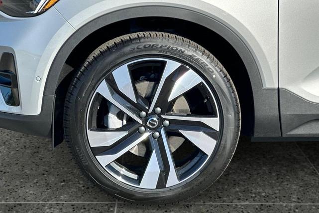 Photo of 2025 Silver Volvo XC40