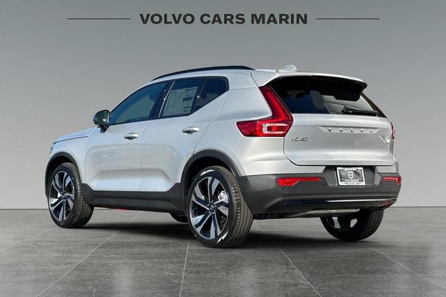 Photo of 2025 Silver Volvo XC40