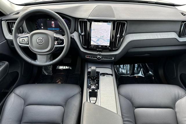 Photo of 2025 Onyx Black Volvo XC60