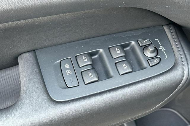 Photo of 2025 Onyx Black Volvo XC60
