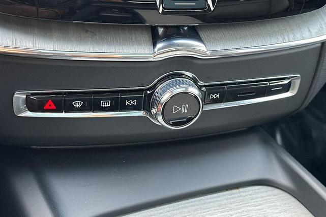 Photo of 2025 Onyx Black Volvo XC60