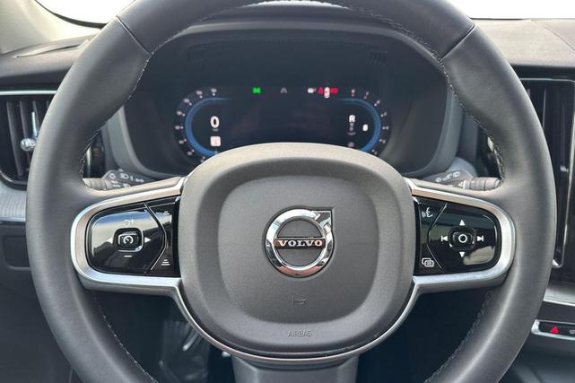 Photo of 2025 Onyx Black Volvo XC60
