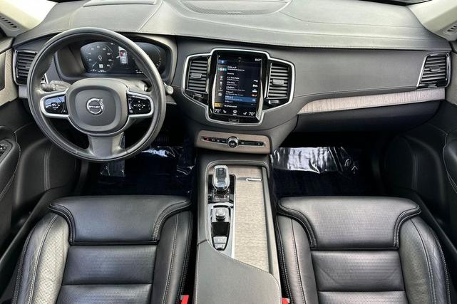 Photo of 2022 Onyx Black Metallic Volvo XC90 Recharge Plug-In Hybrid